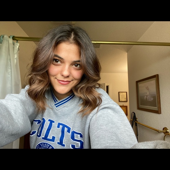 Meet your posher!!! - Picture 2 of 3